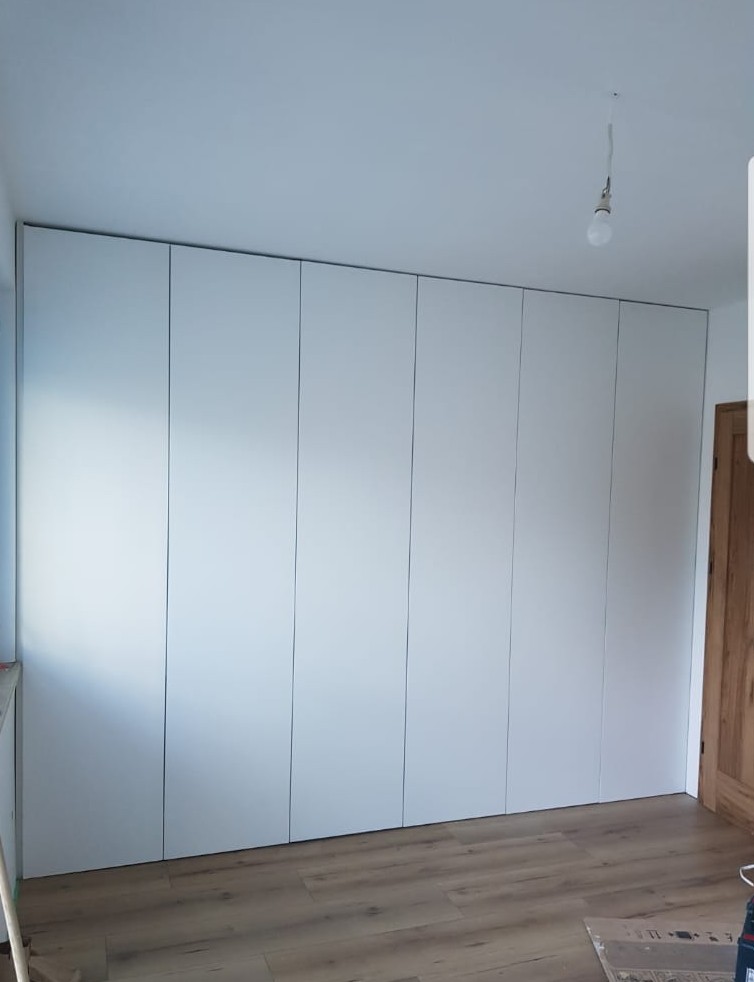 Garderoba na wymiar Gdynia – zabudowa meblowa
